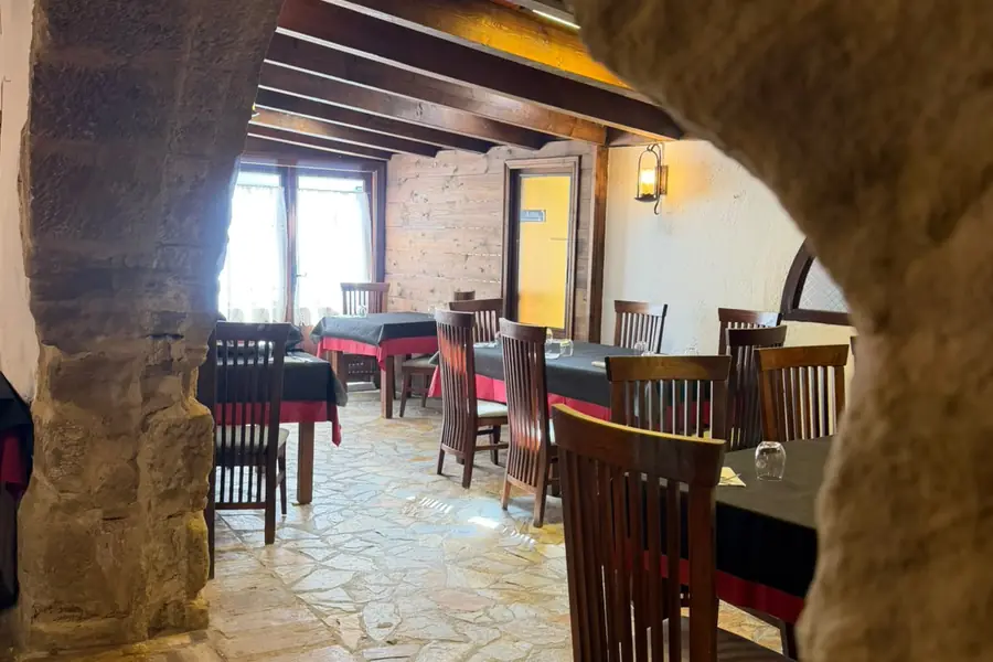 Abadia comedor entre arcos