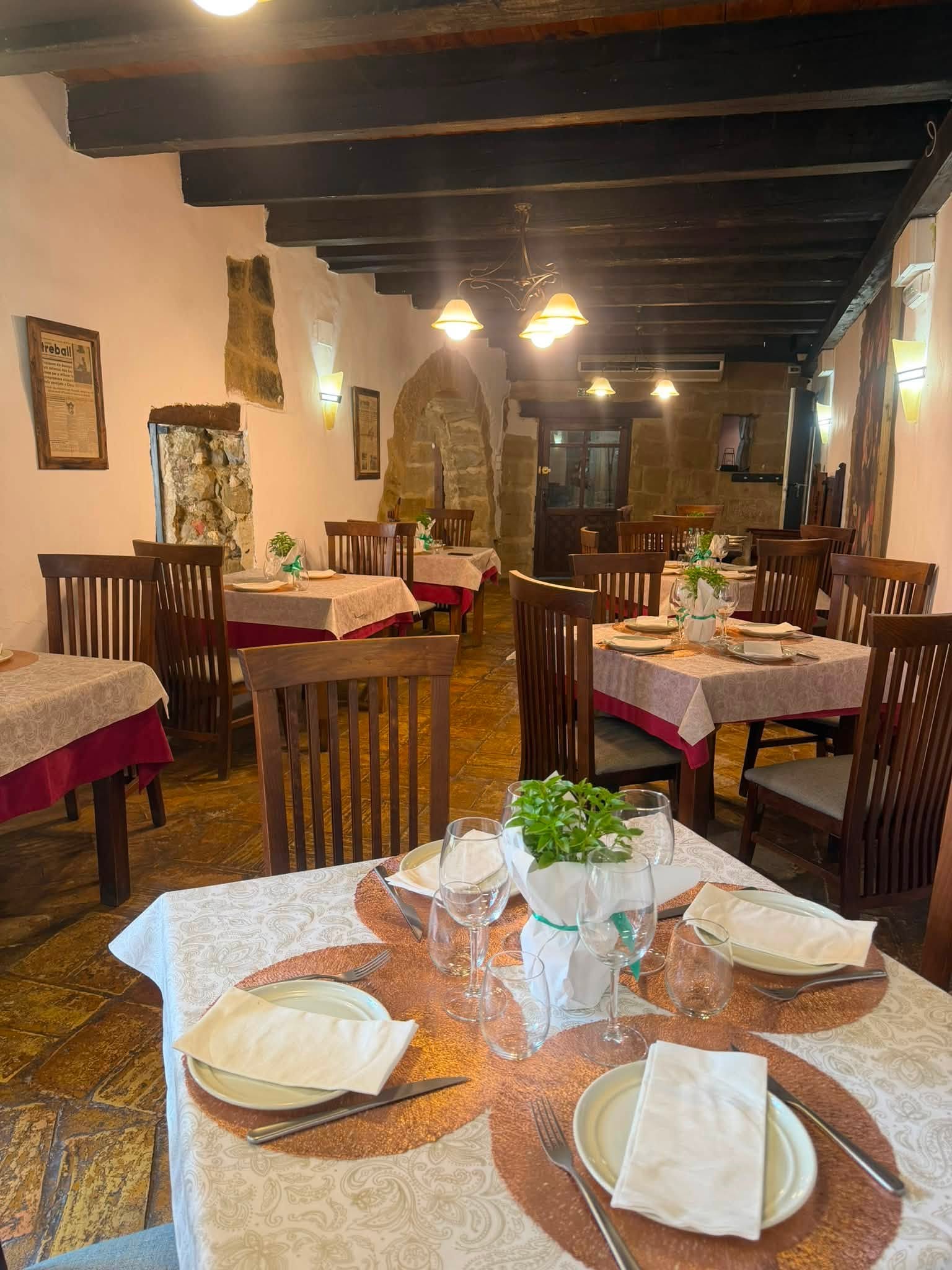 Interior del restaurante de la Abadía de Siétamo